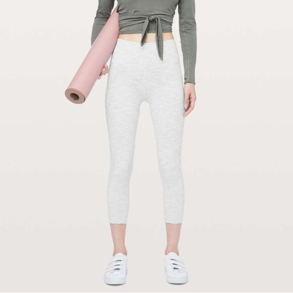 Lululemon Wunder Under Crop (High-Rise) *Luxtreme 21" size 2 - Picture 5 of 12